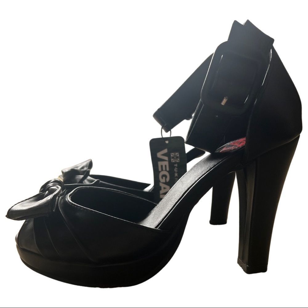 Tuk bow platform heel size 7 Vegan NWT